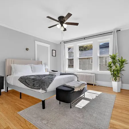 Vintage 5br In With Free Parking