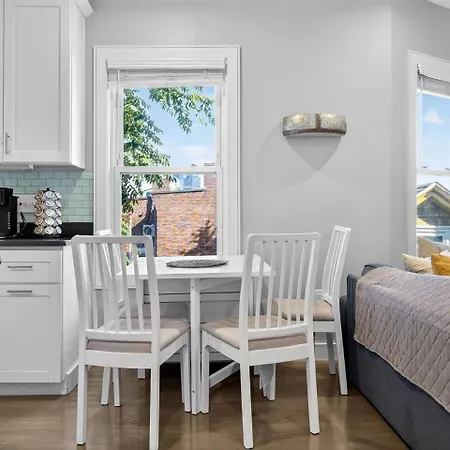 Luxury 3br 2ba Penthouse *