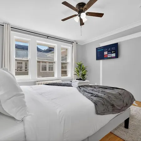 Vintage 5br In With Free Parking Apartment