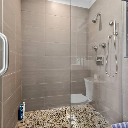 Luxury 3br 2ba Penthouse Apartment