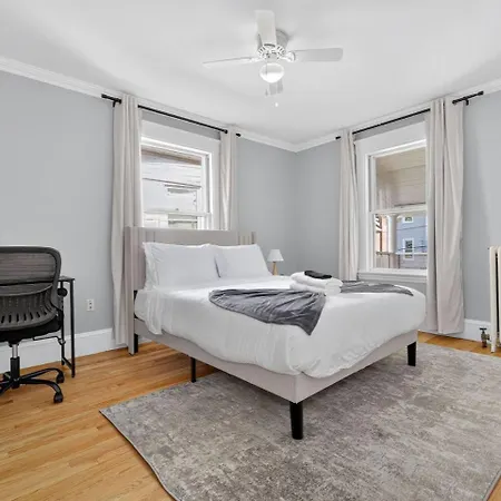 Vintage 5br In With Free Parking Apartment