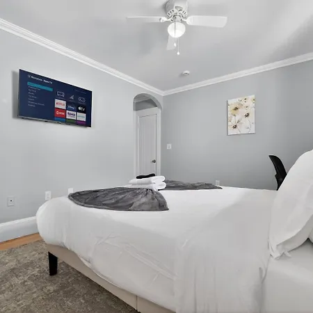 Vintage 5br In With Free Parking Apartment *