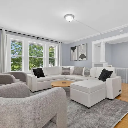 Vintage 5br In With Free Parking Apartment *