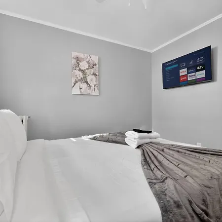 Vintage 5br In With Free Parking *