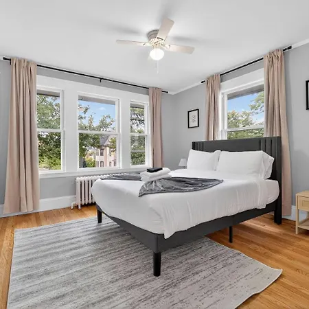 Vintage 5br In With Free Parking *