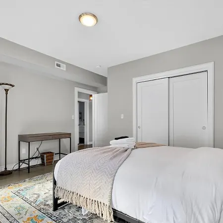 Luxury 3br 2ba Penthouse