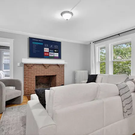 Vintage 5br In With Free Parking Apartment Boston