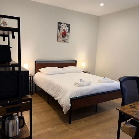 Historic Lower Mills Homestay *