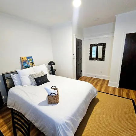 Apartment Cozy Classic With Queen Size Bed