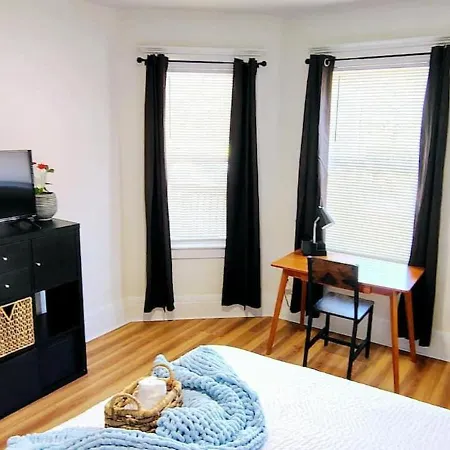 Sunlit Retreat Apartment *