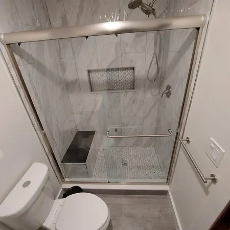 Cozy Classic With Queen Size Bed Boston