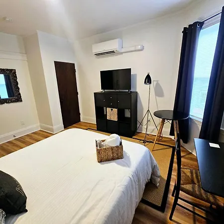 Apartment Cozy Classic With Queen Size Bed