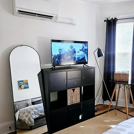 Cozy Classic With Queen Size Bed Boston