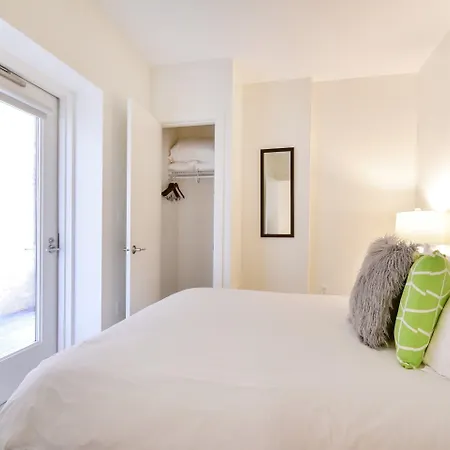 Global Luxury Downtown Apartment *