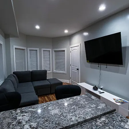 Apartment Modern 3br Walk To Subway 2 Min To Logan Airport
