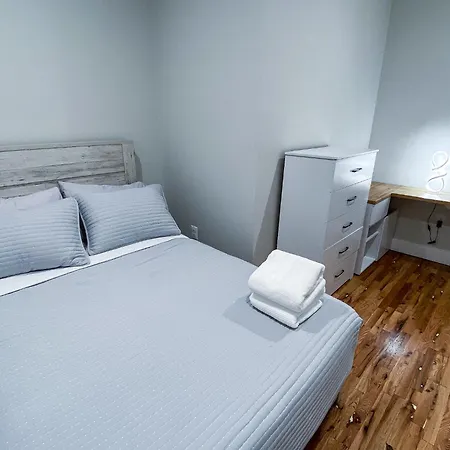 Modern 3br Walk To Subway 2 Min To Logan Airport Apartment