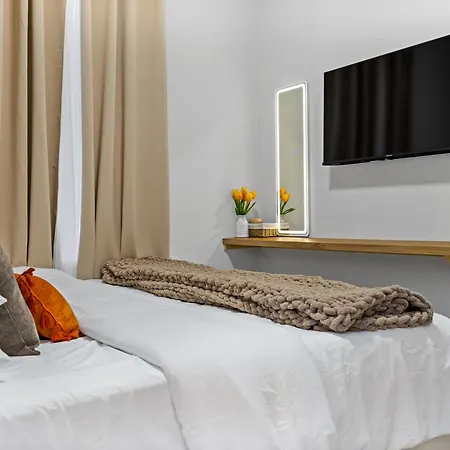 Apartment 5br 3bath 6beds