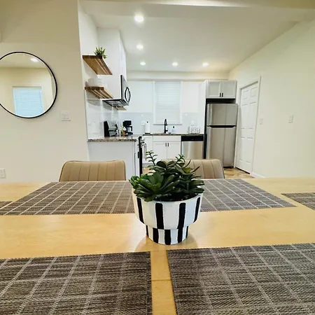 Apartment Bright And Spacious 3br Near Free Parking