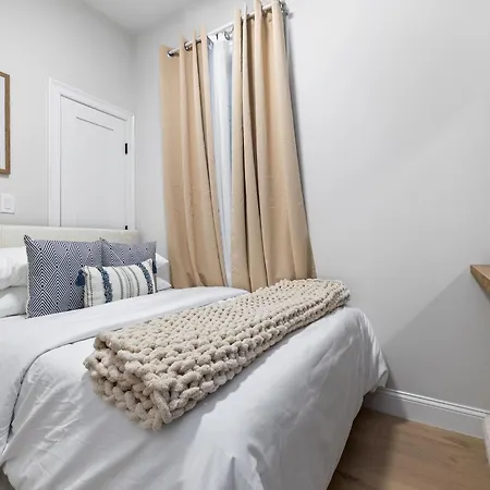 Apartment 5br 3bath 6beds