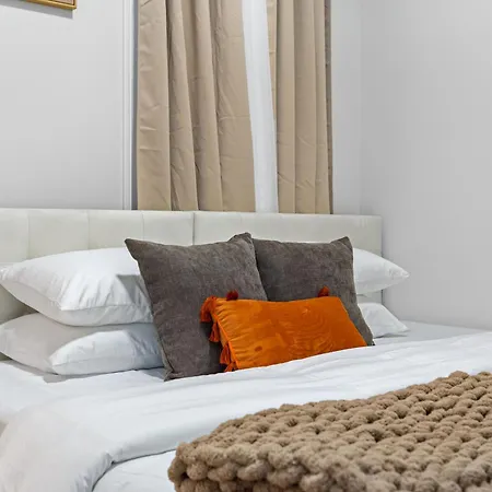 5br 3bath 6beds Apartment *