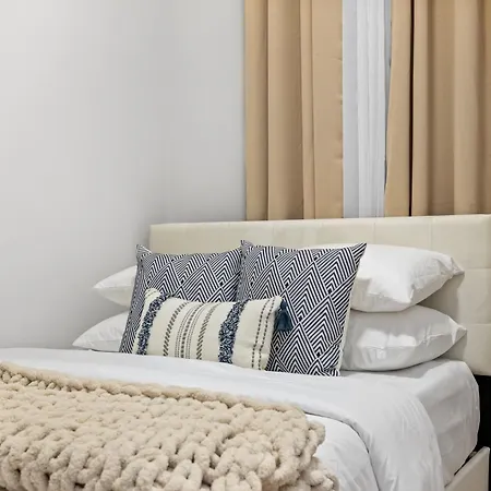Apartment 5br 3bath 6beds