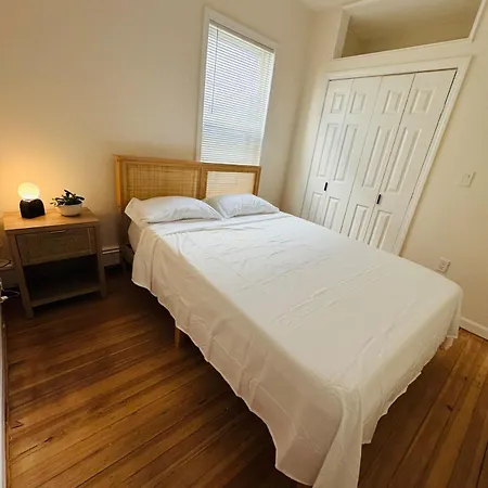 Bright And Spacious 3br Near Free Parking Apartment Boston