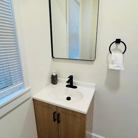 Bright And Spacious 3br Near Free Parking Boston