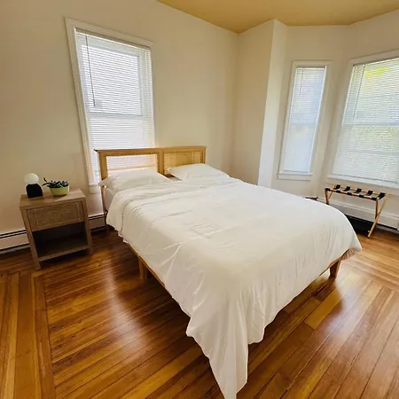 Bright And Spacious 3br Near Free Parking Apartment Boston