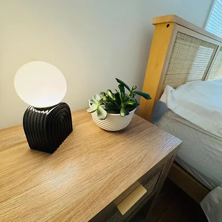 Bright And Spacious 3br Near Free Parking Apartment *
