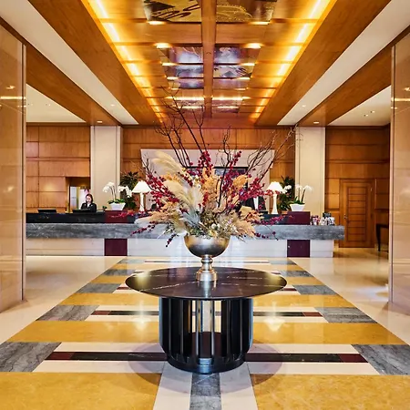 Mandarin Oriental, Hotel