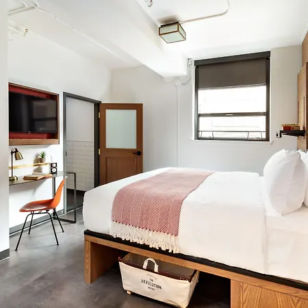 The Revolution Hotel 3*