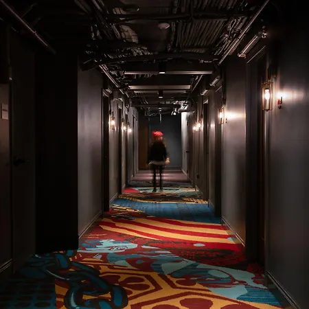 Hotel The Revolution 3*