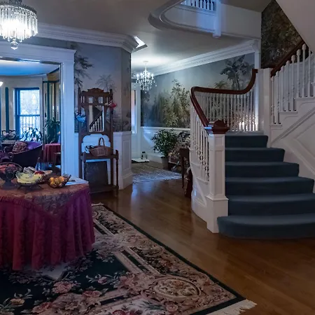 Bed & Breakfast The Gryphon House Boston
