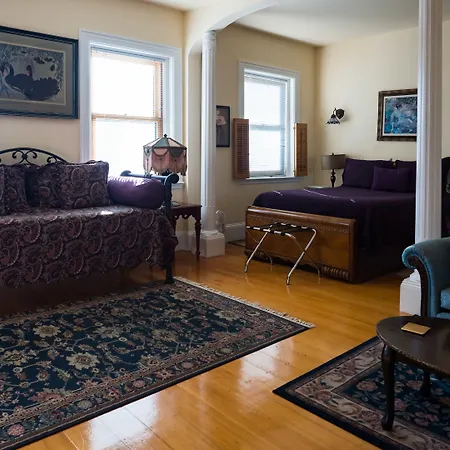 The Gryphon House 3* Boston