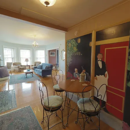 Bed & Breakfast The Gryphon House Boston