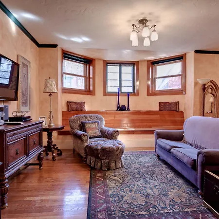 The Gryphon House 3* Boston
