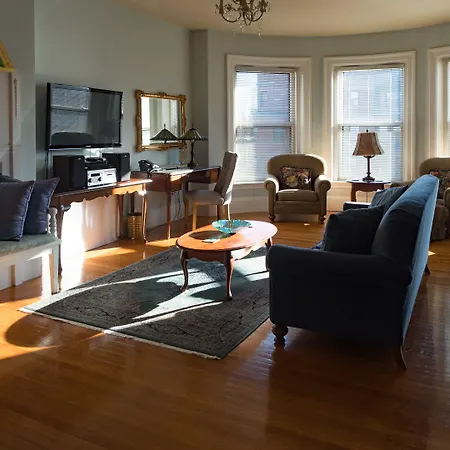 Bed & Breakfast The Gryphon House 3*
