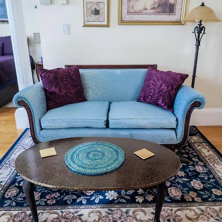 The Gryphon House 3*