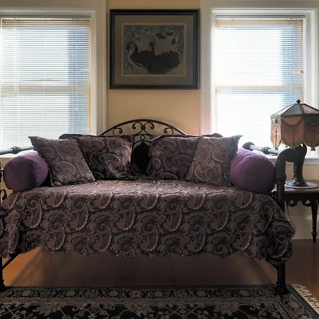 The Gryphon House Bed & Breakfast Boston
