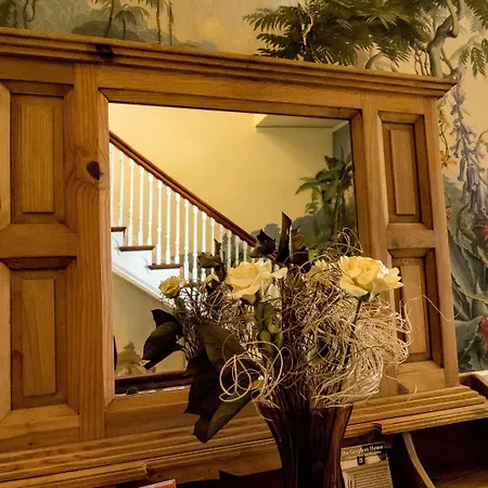 Bed & Breakfast The Gryphon House Boston