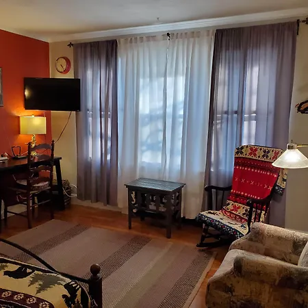 Natalie House Bed & Breakfast