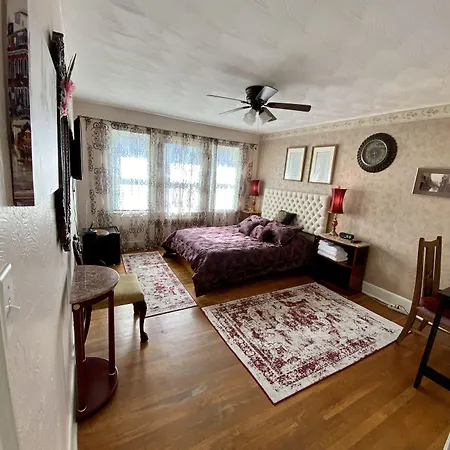 Natalie House Bed & Breakfast
