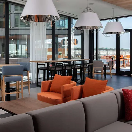 Hyatt Place Boston/seaport District 3*