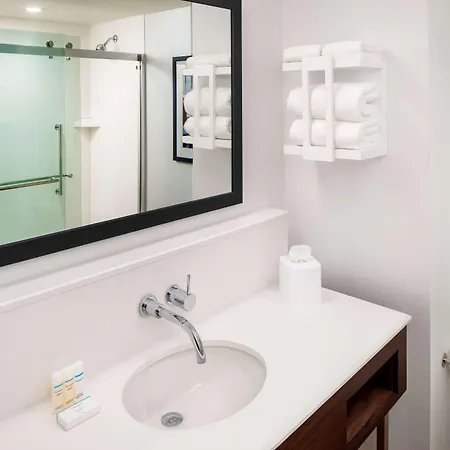Hotel Hampton By Hilton At The Seaport District Boston