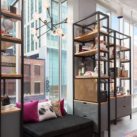 Moxy Downtown Hotel 3*