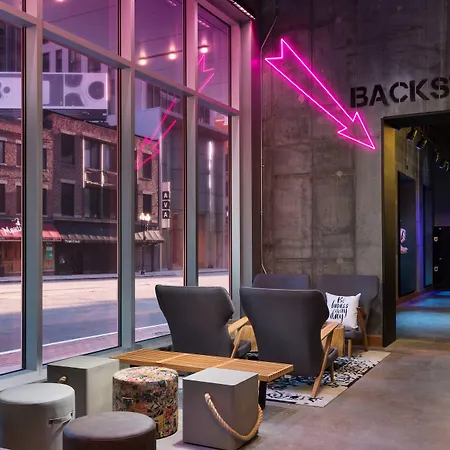 Hotel Moxy Downtown