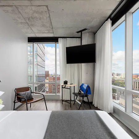 Moxy Downtown Boston