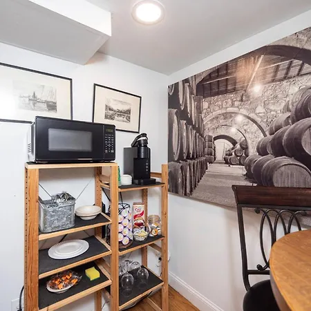 Eagle's Landing - Logan Airport Guest house