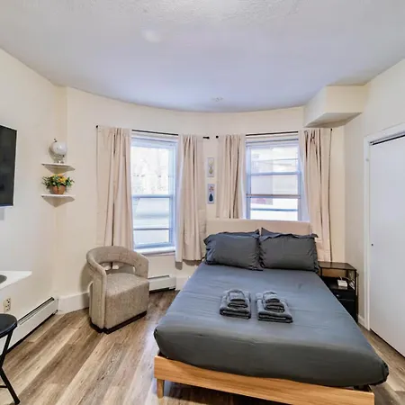 Apartment Cozy Near Massart & Longwood, 3-min Walk To T