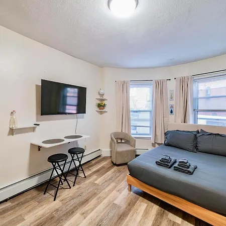 Cozy Near Massart & Longwood, 3-min Walk To T * Boston